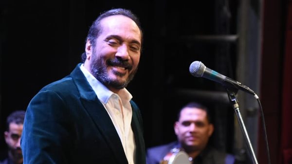 بدور عليكي في كل الوشوش.. على الحجار يعيد أجواء ذئاب الجبل في محكى القلعة